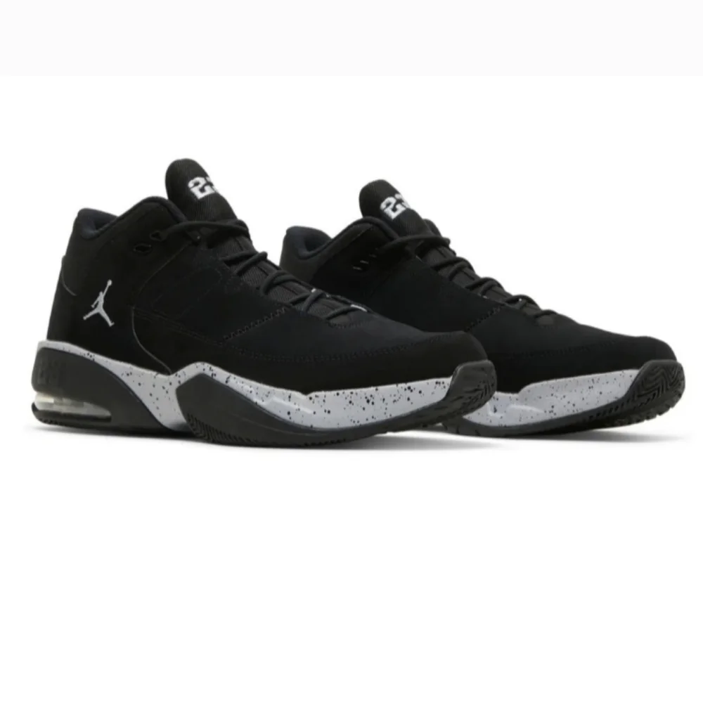 Jordan Max Aura 3 in a black and wolf grey